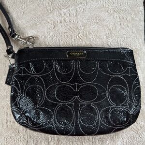 Coach Signature Poppy “C” Wristlet Black Patent Leather Zip